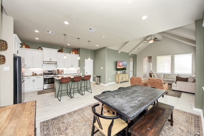 Building Photo - 10810 Spiny Caterpillar Ct