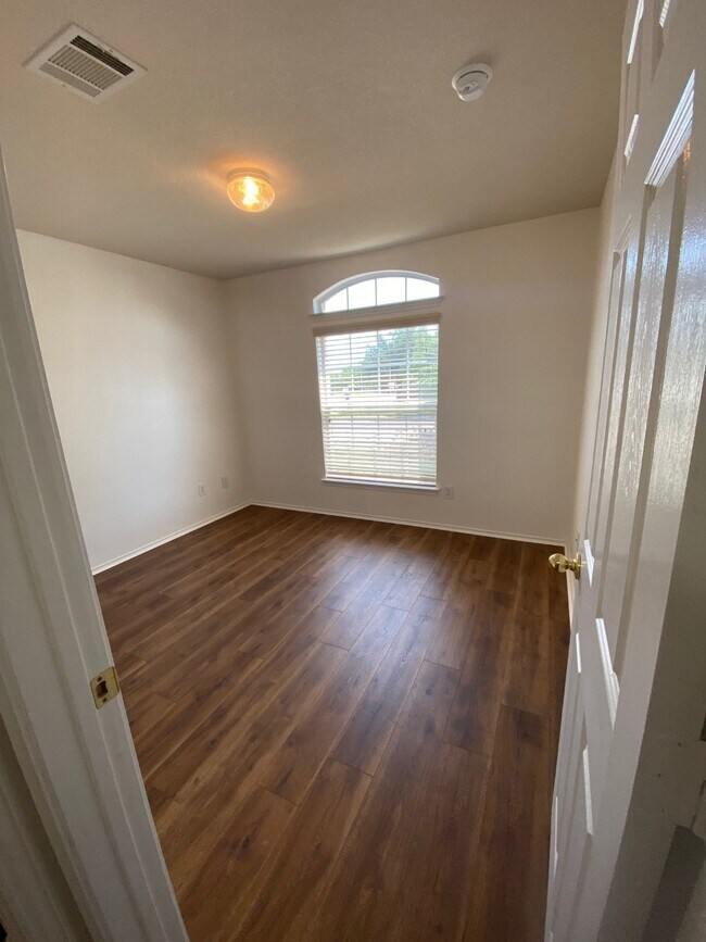 BEDROOM #2 - 1119 Burgess Dr