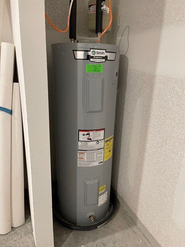 Building Photo - 1630 Iroquois Ct