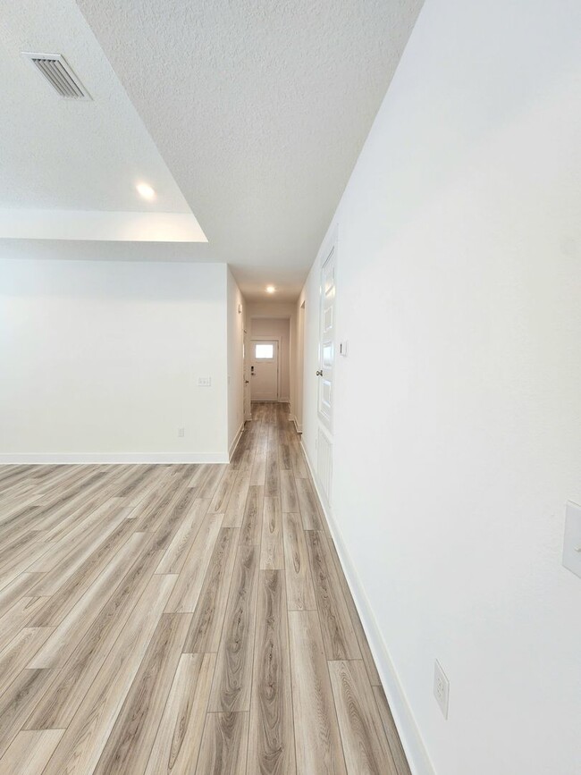 Building Photo - Beautiful new 4/2 home available in Greenb...