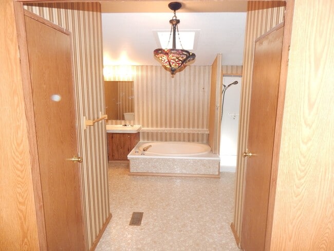 Building Photo - Spacious 3 Bedroom, 2 Bath Double-Wide Mobile Home