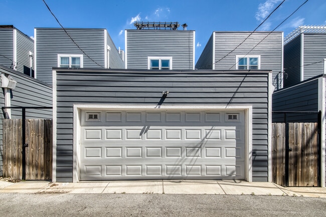 Building Photo - 517 E 43rd St