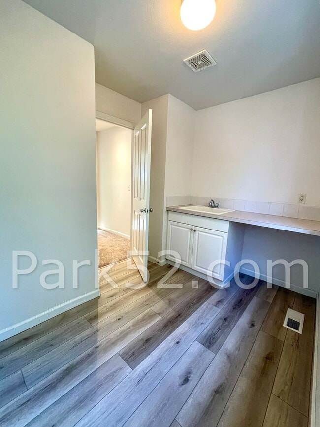 Building Photo - University Place Single Family in Gated Community