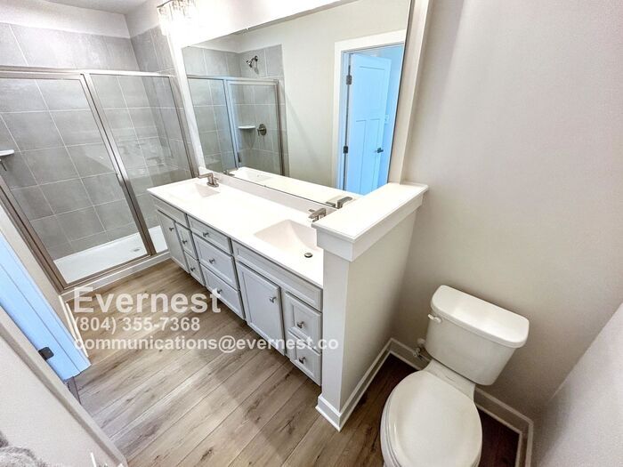 Building Photo - 12112 Calgary Lp