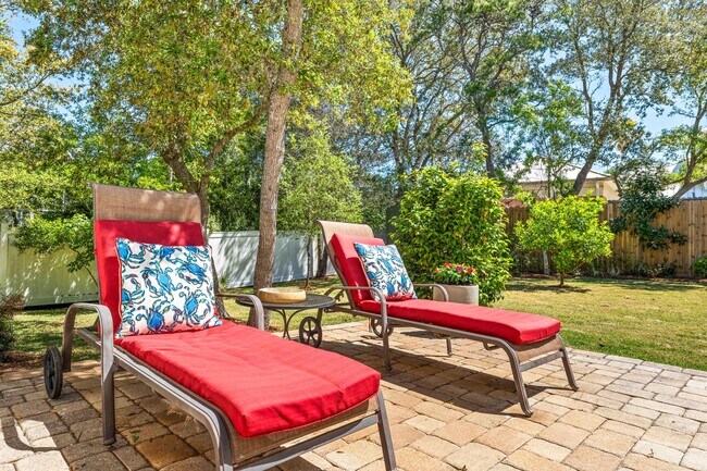 Building Photo - 220 Seabreeze Cir