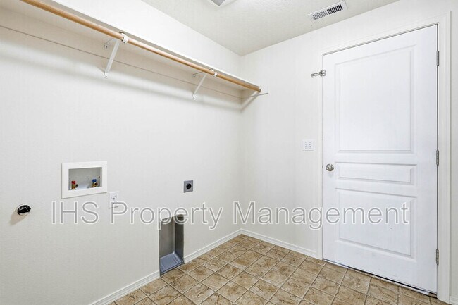 Building Photo - 6218 Ochoco Ln