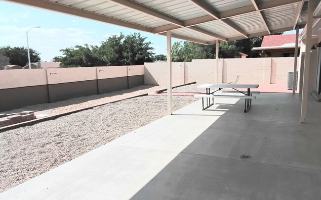 Building Photo - Heritage Hills Four Bedroom