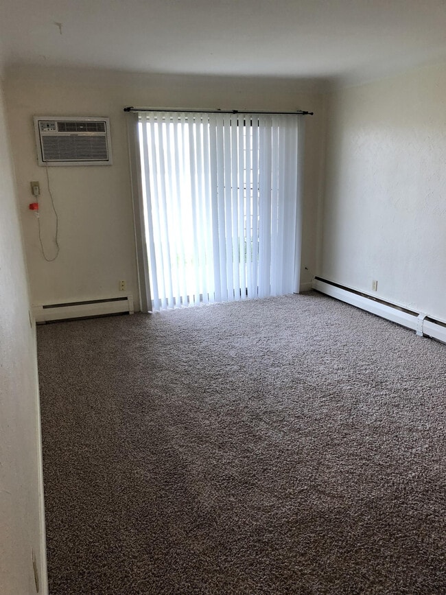 Building Photo - 380 Larpenteur Ave W