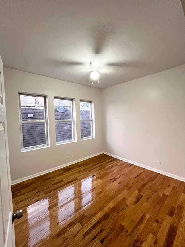Building Photo - 1530 N Avers Ave