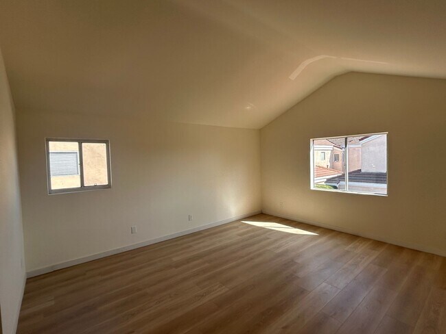 Building Photo - NEWLY REMODELED 3 BEDROOM 3 BATH