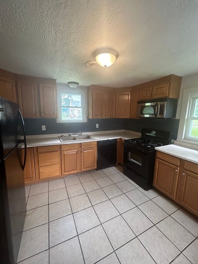 Building Photo - 2806 Rousseau Ave