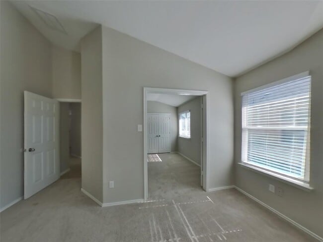 Building Photo - 347 Foster Ln