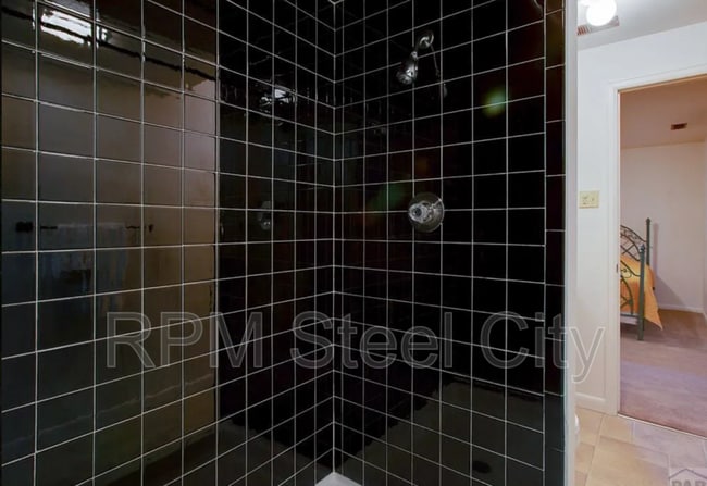 Building Photo - 2541 Taylor Ln