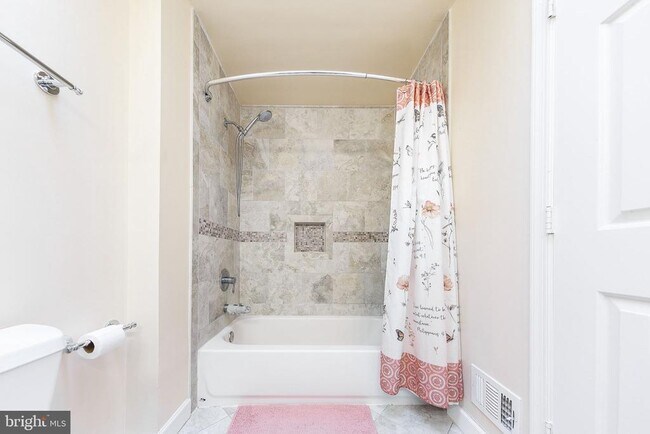 Building Photo - 980 Old Holly Dr