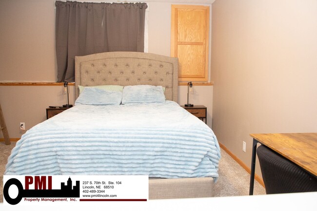 Building Photo - 4 Bedroom and 3 bathroom Fully Furnished