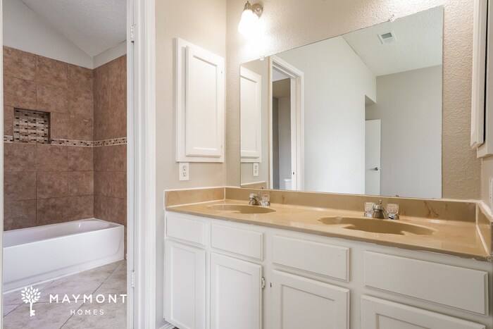 Building Photo - 827 Bentle Ct