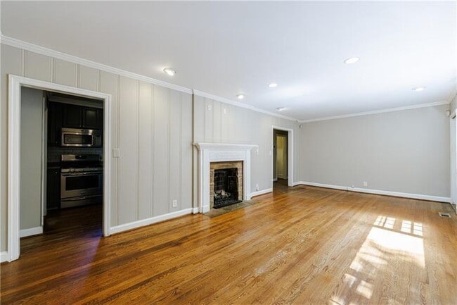 Building Photo - 2311 Pembrook Pl NE