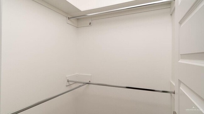 Building Photo - 15 E Yuma Ave