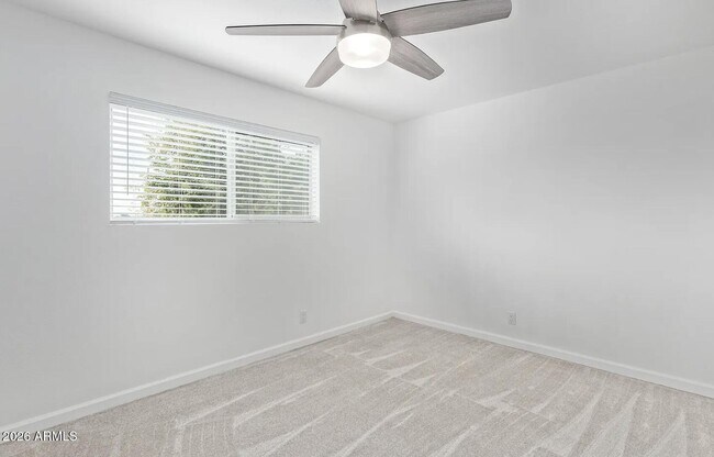 Building Photo - 5525 E Thomas Rd