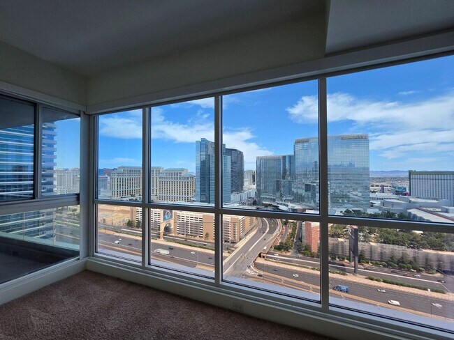 Building Photo - Fantastice High Rise with Full City Views!