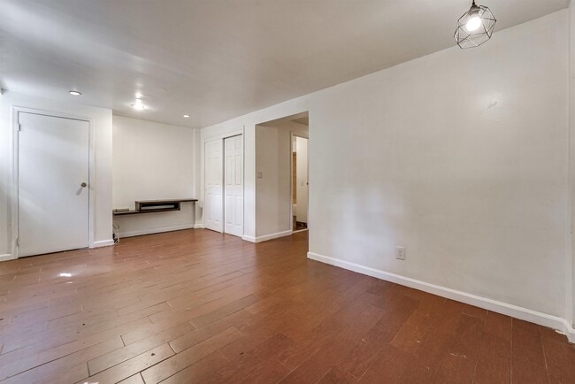 Building Photo - 354 1st St