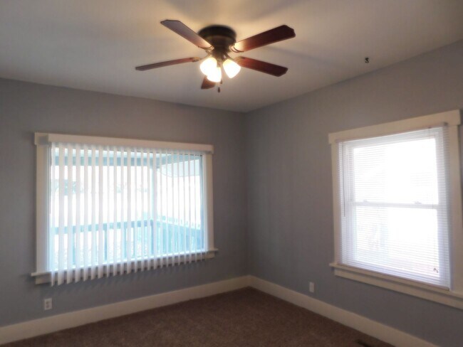 Building Photo - Spacious 3 bedroom/1 bath home in El Dorado!