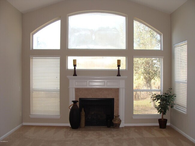 Building Photo - 258 Porta Rosa Circle