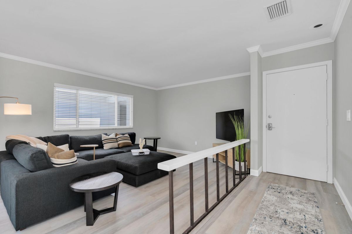 Building Photo - 311 Island Way