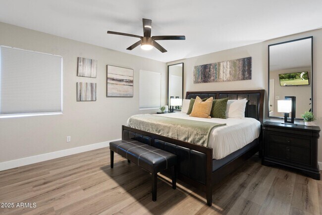 Building Photo - 8570 E Indian School Rd