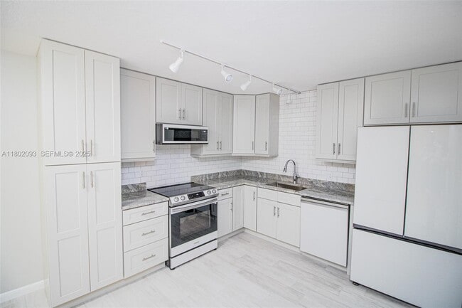 Building Photo - 1410 14th Terrace