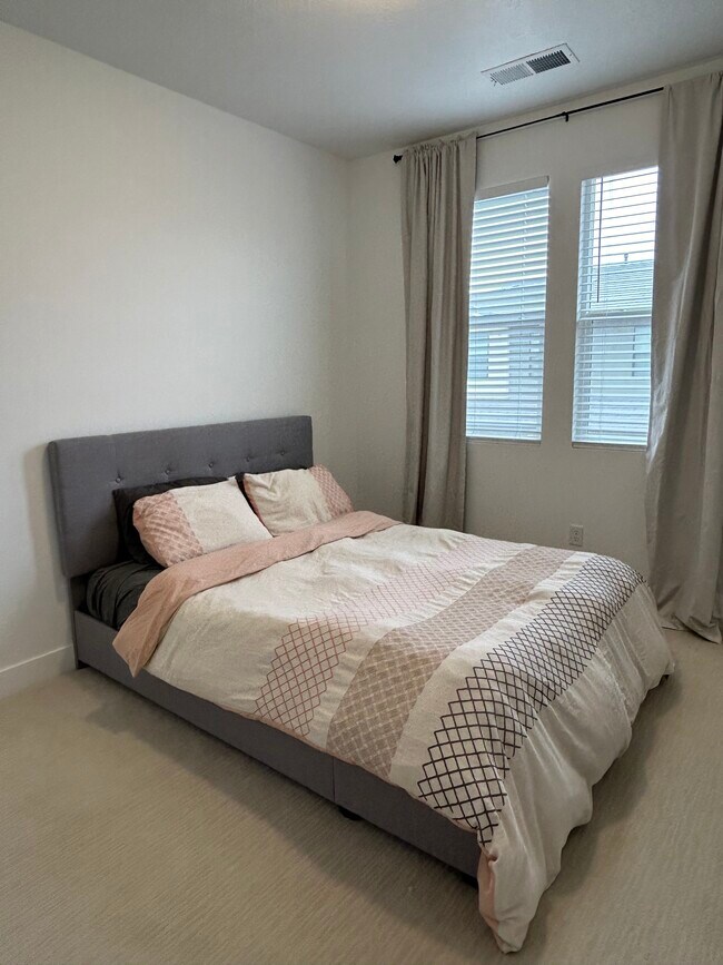 Building Photo - 832 S American Beech Ln