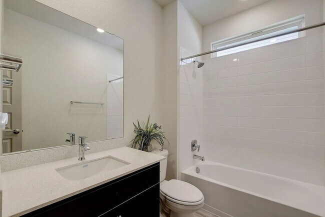 Building Photo - 121 Fairfax Ave