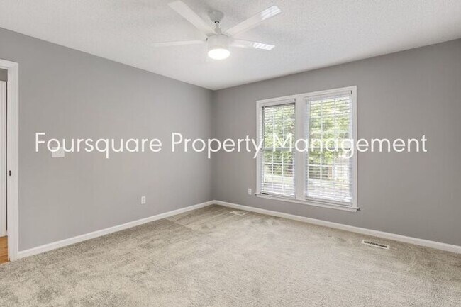 Building Photo - End Unit Town Home | 2nd Floor Loft | Wash...