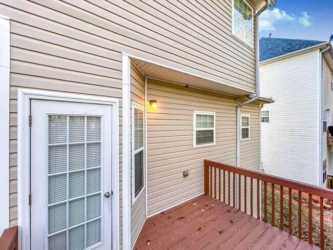 Building Photo - Fantastic 3 BR/2.5 BA Traditional on Full Unfinished Basement in Austell!