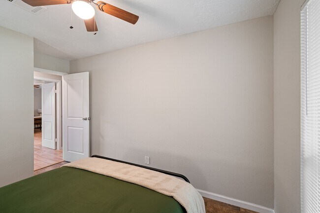 Building Photo - 2523 Village Oak Dr.