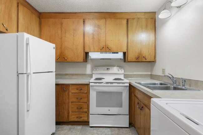 Building Photo - Move in ready now! 2 bedrooms 1 bath Tumwa...