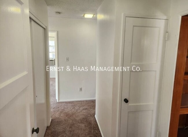 Building Photo - 1079 E Terrace Dr