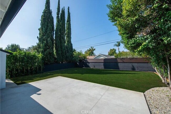 Building Photo - 5759 Jamieson Ave