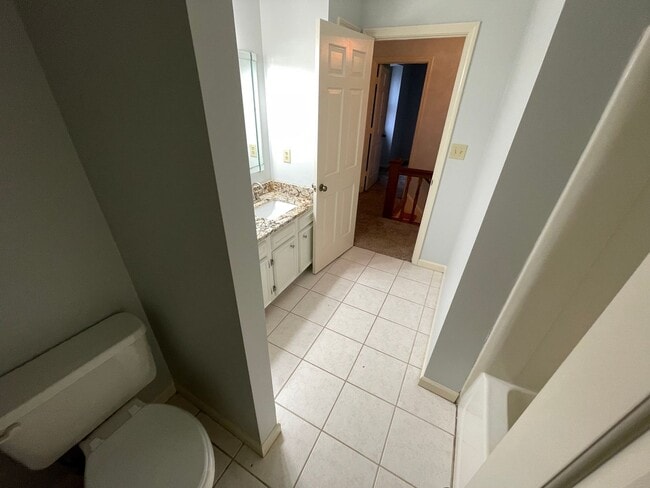 Building Photo - Charming 4 Bedroom Home in Downtown Shelbyville – Prime Location & Classic Comfort