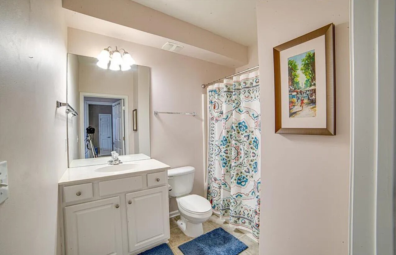 Building Photo - 14827 Santa Lucia Dr