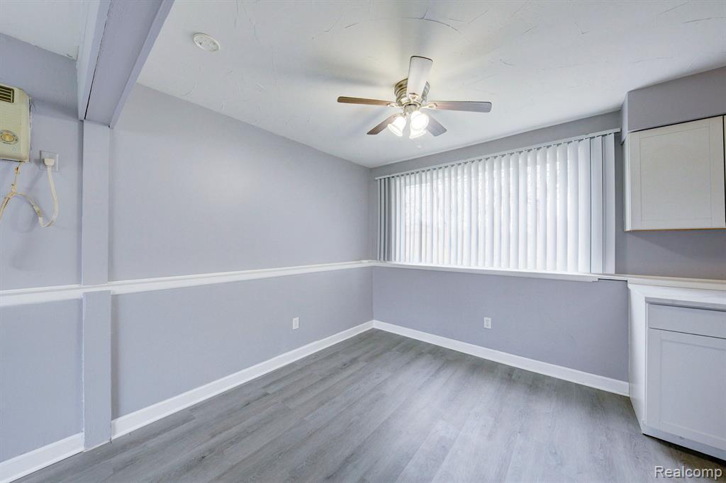 Lower unit - 217 Glenmoor St