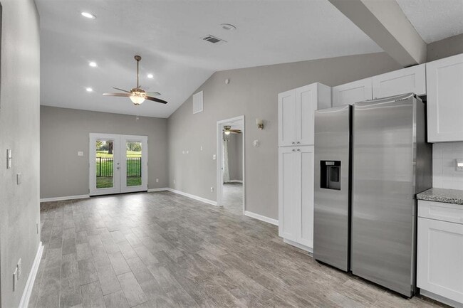 Building Photo - 3555 Balboa Cir