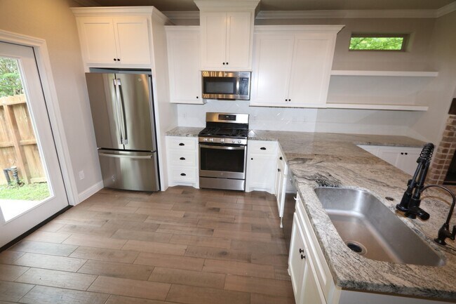 Building Photo - 150 Harbour Town Cir