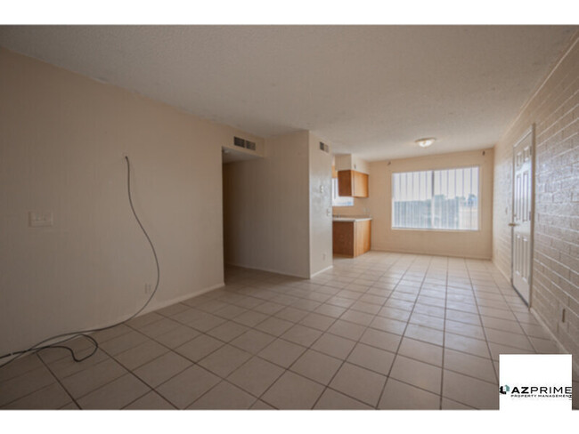 Building Photo - $700 OFF FIRST MONTH'S RENT MOVE IN SPECIA...