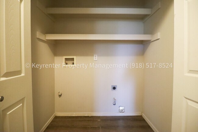 Building Photo - 3 Bed | 1.5 Bath in Central Tulsa!