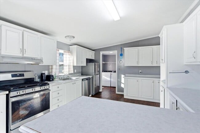 Building Photo - 2828 Sandusky Rd E