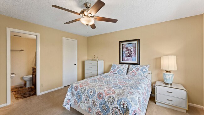 Building Photo - FURNISHED ANNUAL IN HIGH POINT COUNTRY CLUB!