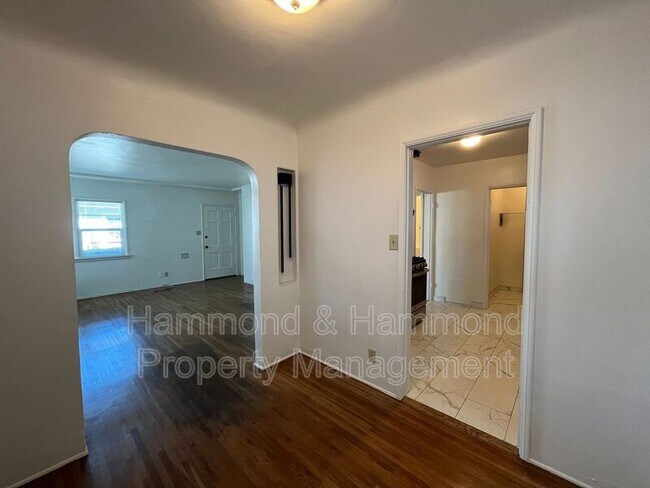 Building Photo - 12243 Magnolia Blvd
