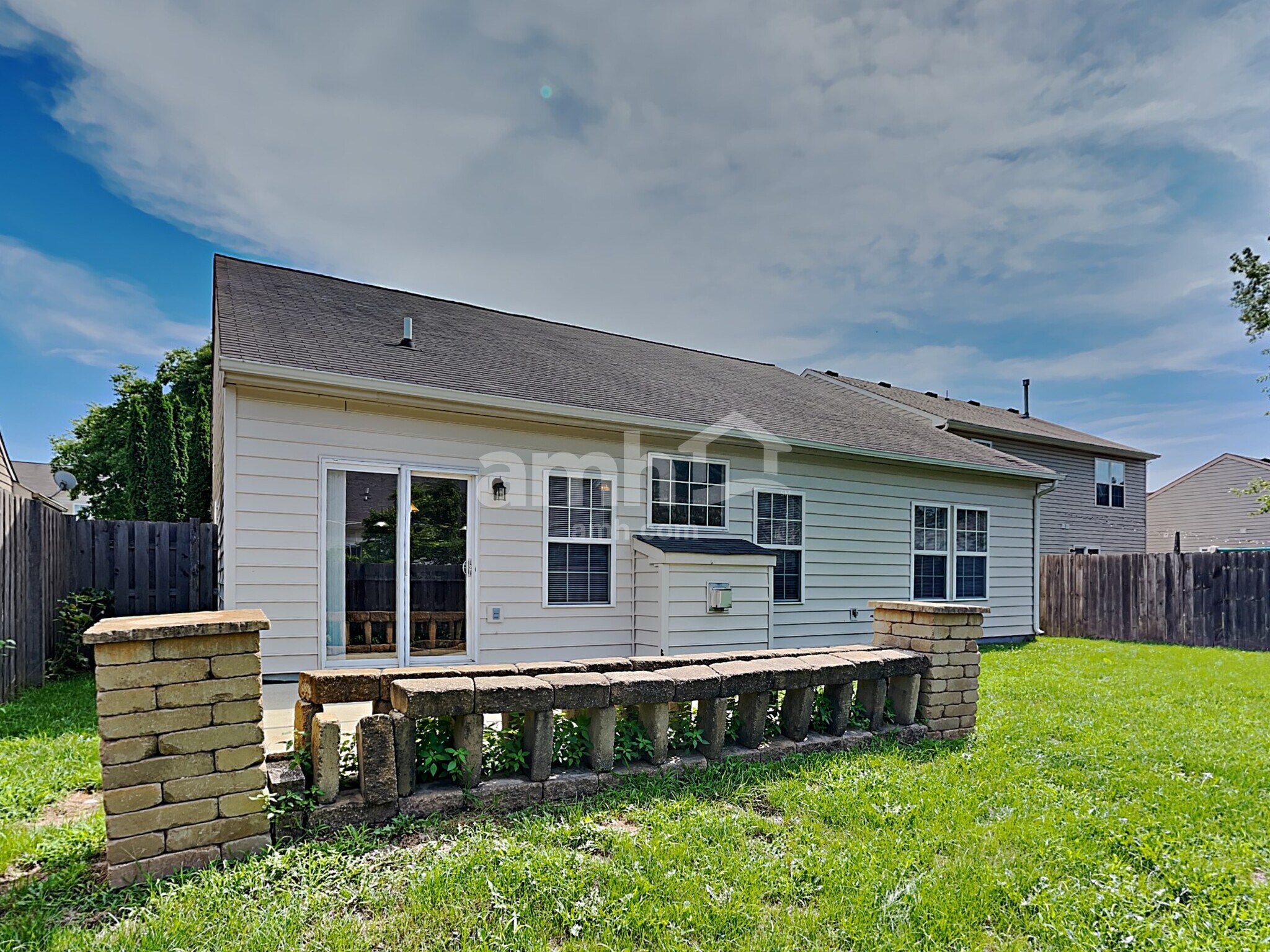 Building Photo - 10884 Roundtree Rd