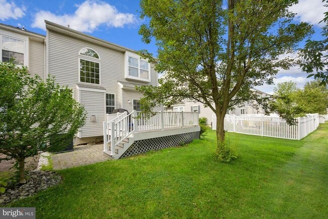 Building Photo - 33 Weaver Dr
